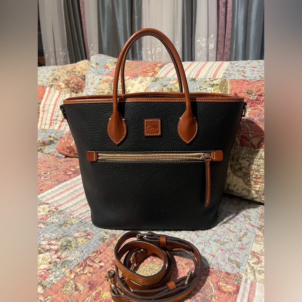 🕶️ Dooney & Bourke top handle crossbody tote